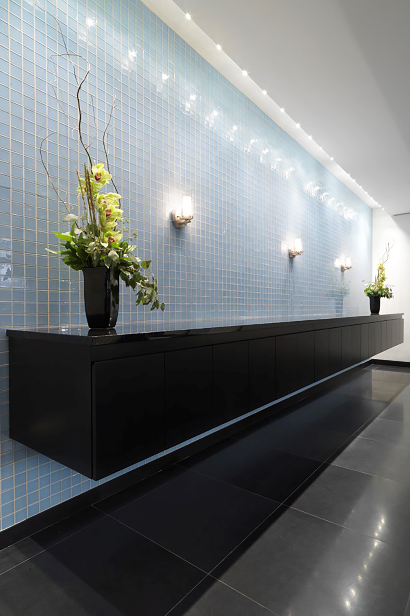 Spectrum_Glass_Wall_Lounge-web.jpg